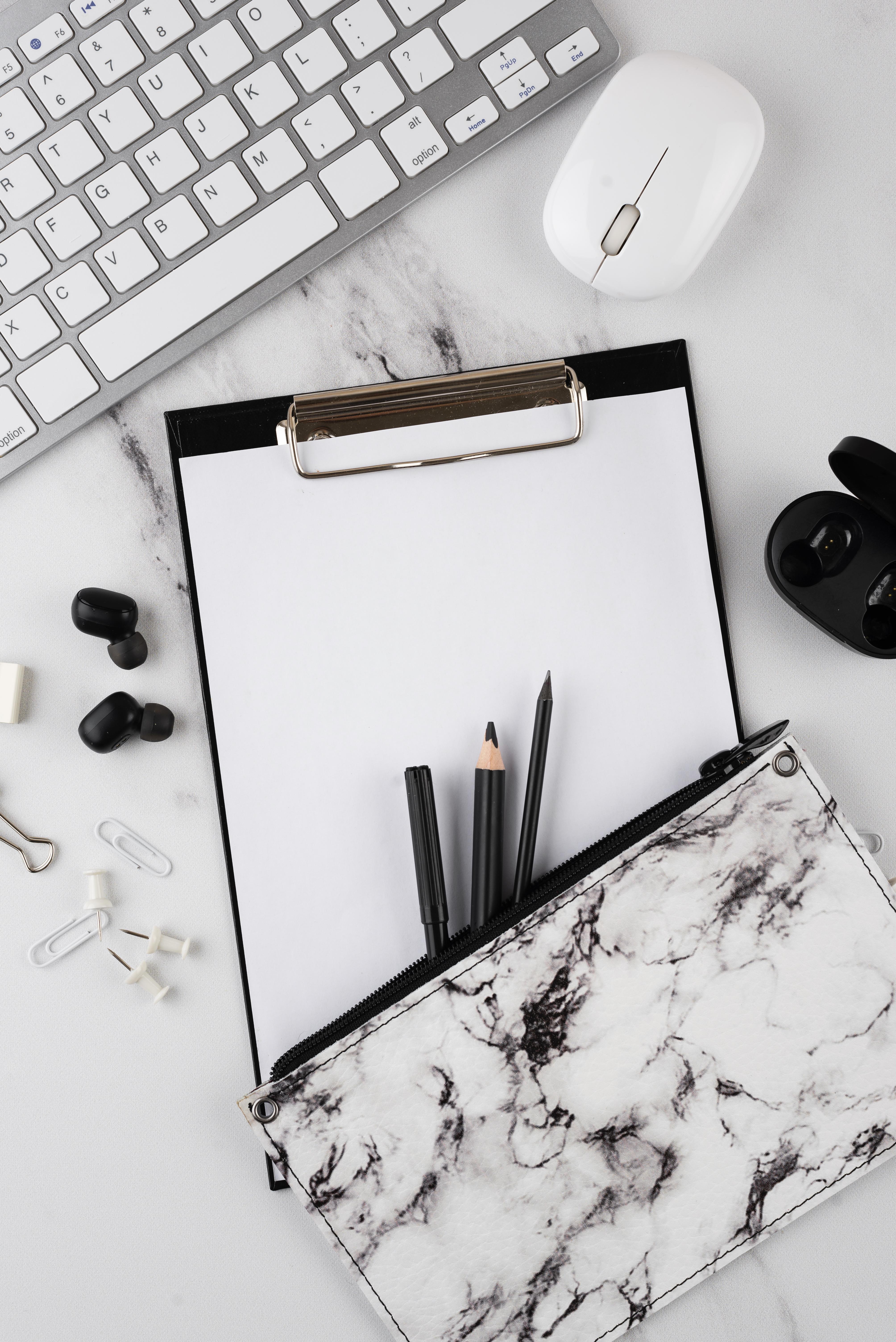 espace de travail bureau graphiste